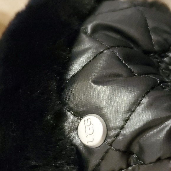 UGG Faux Fur Trim Leather Quited Gloves - Picture 2 of 5